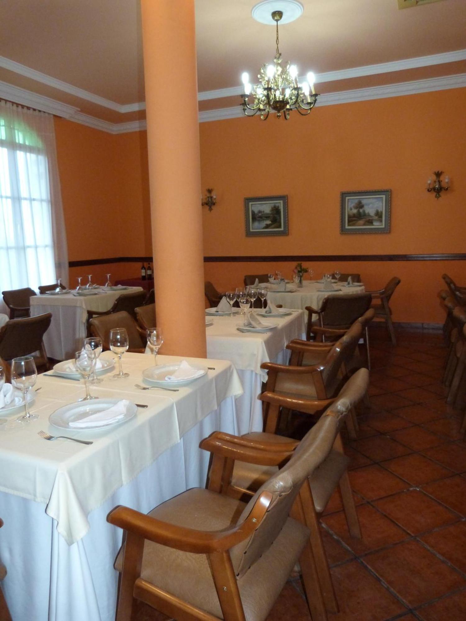 Hostal Restaurante Las Canteras Pedrera Kültér fotó